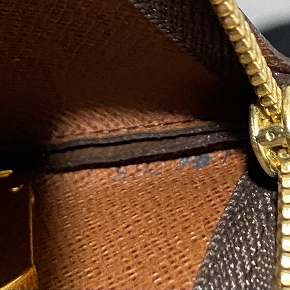 Authentic Louis Vuitton Key Pouch LV Monogram - Picture 8 of 10